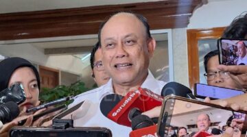 Groundbreaking SPPG di Palmerah, Presiden Prabowo Anugerahi Kepala BGN Bintang Jasa Utama