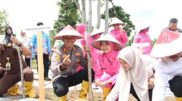 Kapolres Gayo Lues Bersama Forkopimda Ikuti Penanaman Bawang Putih Serentak